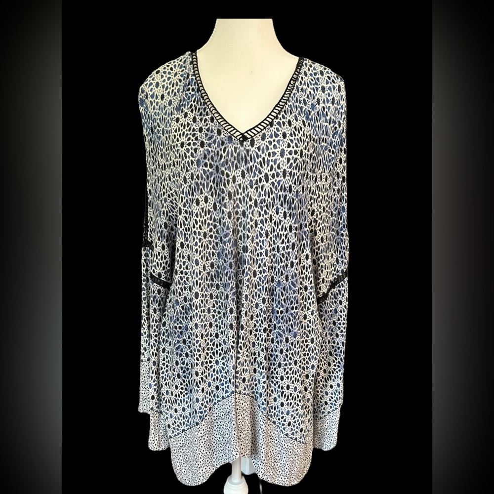 Jessica Simpson - Boho Long Sleeve, Blue, Black & White Top 1X, Beautiful Design